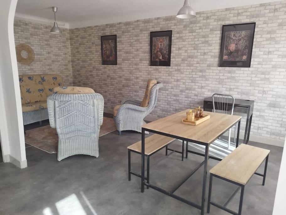 Jolie Maison De Bourg Tout Equipee 10Km D'Ambert Saint-Amant-Roche-Savine ภายนอก รูปภาพ